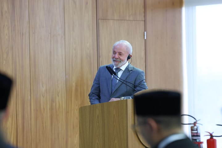 Lula Bilang Terima Kasih, Prabowo Jawab Obrigado Diplomasi Dua Bahasa di Istana Brasil