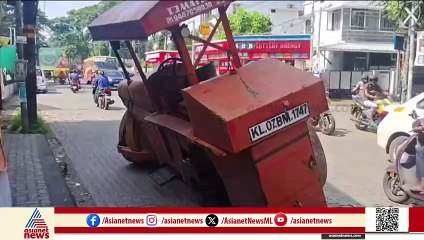 കൊച്ചിയിൽ ഓടിക്കൊണ്ടിരുന്ന റോഡ് റോളറിന്‍റെ വീൽ ഊരിപ്പോയി