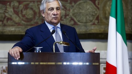 Tajani si scusa per il ritardo: «Sono il ministro degli Esteri più sfigato della storia, con due guerre»