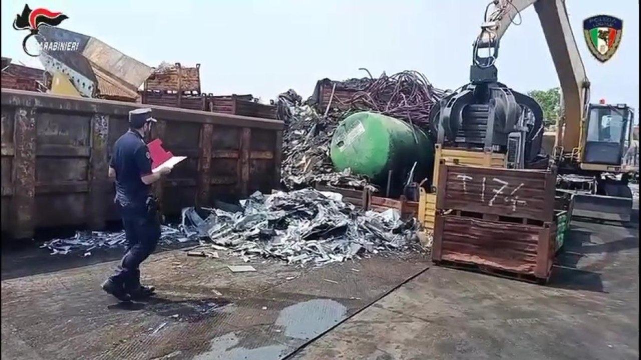 Torino, traffico illecito di rifiuti a Pinerolo: 7 denunciati, sequestrata discarica abusiva