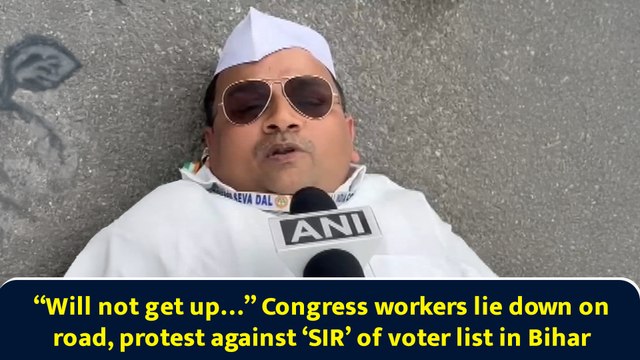 “Will not get up…” Congress workers lie down on road, protest against ‘SIR’ of voter list in Bihar