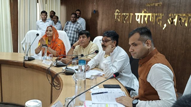 VIDEO: अलवर जिला परिषद की बैठक हंगामेदार, CTH मुद्दे पर विपक्ष का बहिष्कार