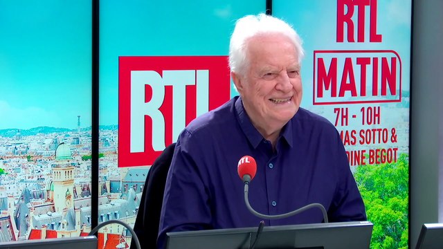Passionné de radio, et invité régulier de RTL (Ici en juin 2025), André Dussolier animera une émission du soir sur la station