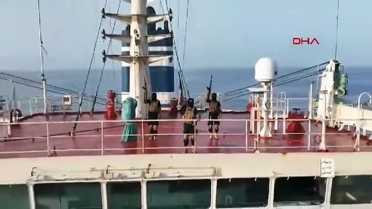 Kızıldeniz'de saldırıya uğrayan dev gemi böyle battı!