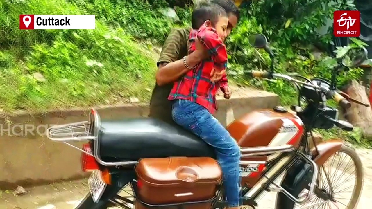 For Son With Love: A Cuttack Mechanic Builds A Faux Motorbike Sans Engine From Scrap, Wins Hearts