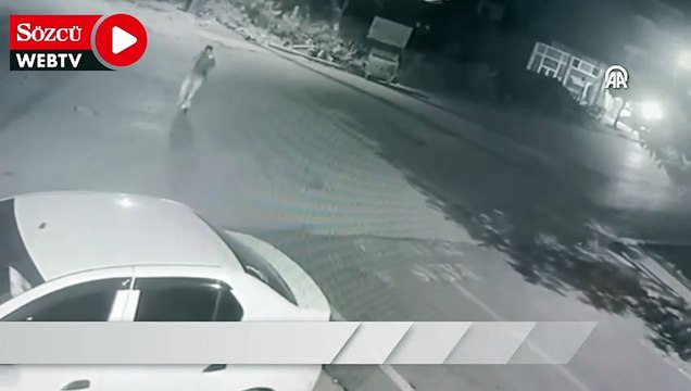 Hatay'da otomobilin yayaya çarpması güvenlik kamerasında