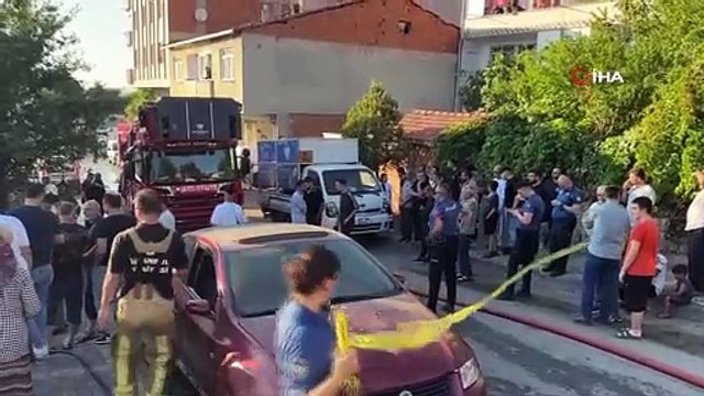 Çakmakla oynayan çocuk evi kül etti: İtfaiye balyozla kapıyı kırıp anneanne ile çocuğu kurtardı