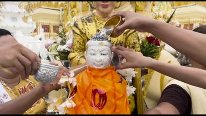 Migliaia di buddisti in Myanmar celebrano il giorno di luna piena