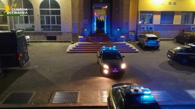 Traffico di droga, estradato dagli Emirati Arabi un latitante albanese