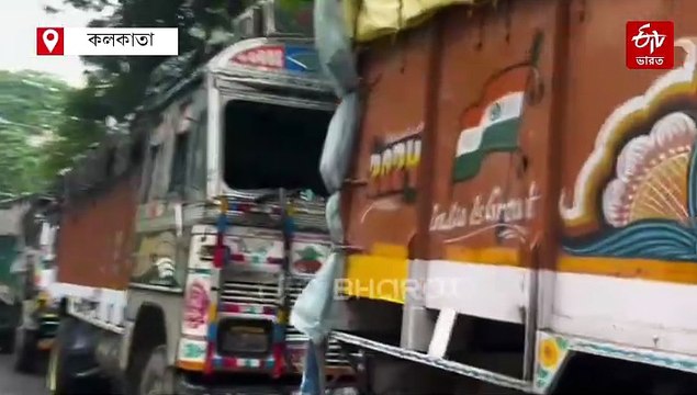 নিউ আলিপুরে তোলার টাকা না-পেয়ে 30-35টি ট্রাক ভাঙচুর পুলিশের ! সাসপেন্ড 4 সাব-ইন্সপেক্টর