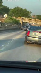 L'idiot du jour : Son chargement dépasse et détruit tous les rétros sur son passage