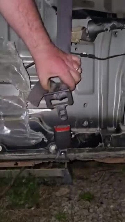 Person Makes Makeshift Car Window Pulley Using Seatbelt