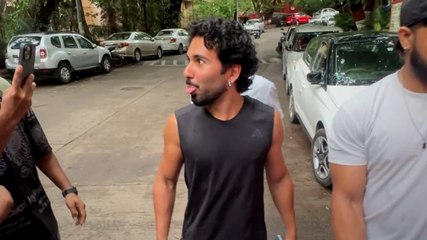 स्पोर्टी जॉगिंग लुक में स्पॉट हुए Orry