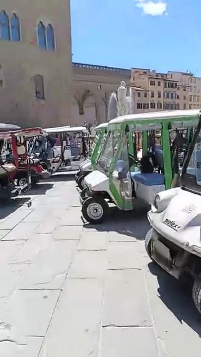 Caddy, la protesta sotto Palazzo Vecchio