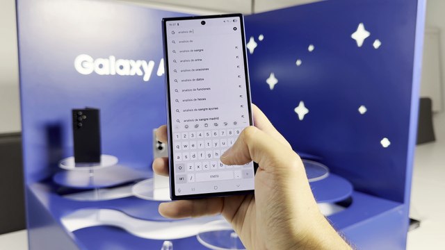 Probando el nuevo Samsung Galaxy Z Fold7 con una sola mano