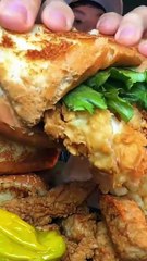 Follow for more ASMR videos🌮🍟 Credits: @joeoheats #mukbang #asmr #fastfood #asmreating