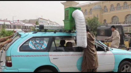 In Afghanistan sui tetti dei taxi spuntano refrigeratori artigianali