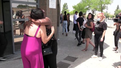 El velatorio de Michu se llena de reencuentros, con la duda del futuro de su hija Rocío