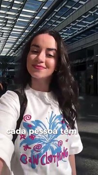 Filha de atriz pornô viraliza ao afirmar que não pretende seguir carreira da mãe