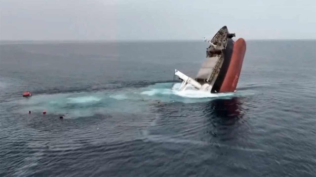 Video: Bulk Carrier Eternity C Sinks in the Red Sea Following Houthi Attack