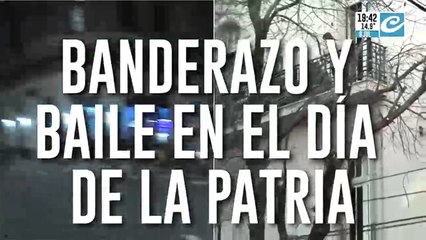 Banderazo, baile y patria: la expresidenta salió al balcón ara saludar a la militancia en el Día de la Independencia