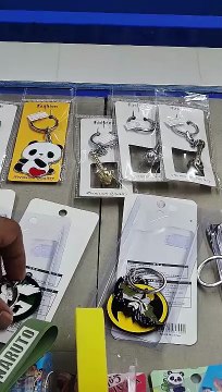 Unboxing and Review of bird Rotating Spinning Metal Keychain