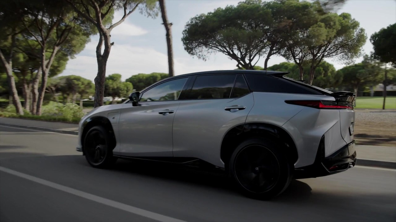 2025 Lexus RZ Trailer