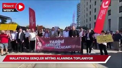 Malatya'da gençler miting alanına yürüyor