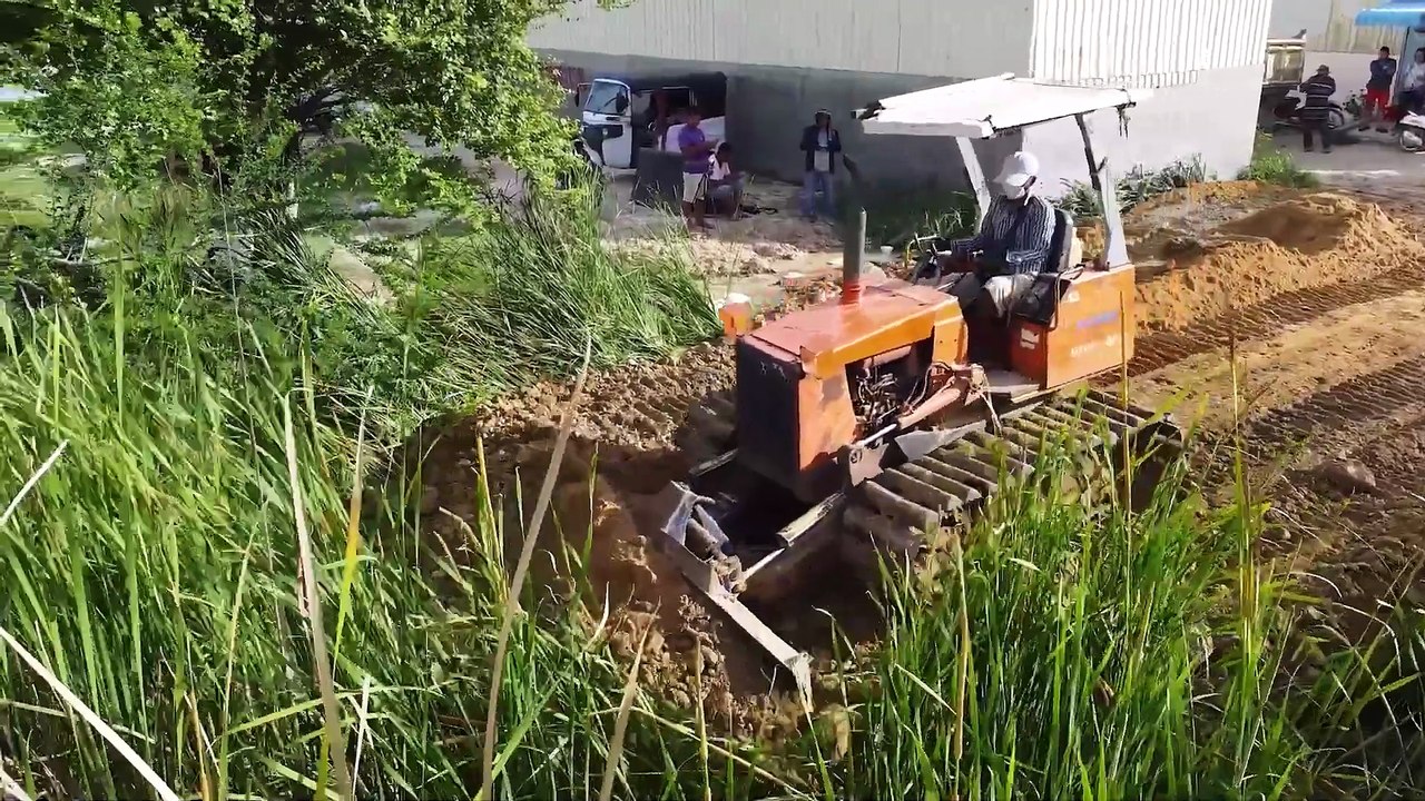 Fantastic New Landfill Project! Bulldozer Operation And Dump Truck 5T Uploading Soil Fill on Flood