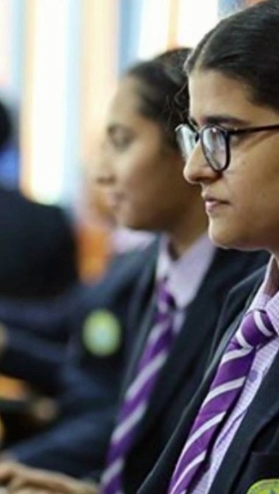 Are You Still Teaching English the Traditional Way? 🚫📚 It's Time to Upgrade!