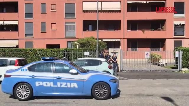 Milano, uccide la madre e si suicida gettandosi dal palazzo: le immagini dal luogo della tragedia