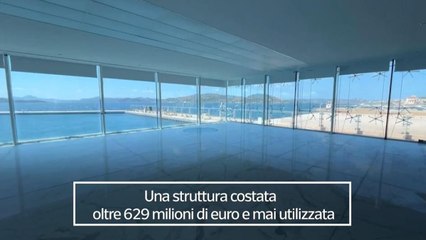 Lenzuola di seta, tappeti costosi, il lampadario firmato: ecco gli sprechi del G8 "fantasma" alla Maddalena. Dopo 17 anni tutto è rimasto così: il video esclusivo