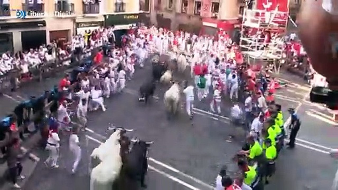 San Fermín 2025: Los de Victoriano del Río corren un encierro agrupado, veloz y limpio