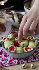 Franui à la pistache, de délicieuses framboises enrobées, fondantes et croquantes