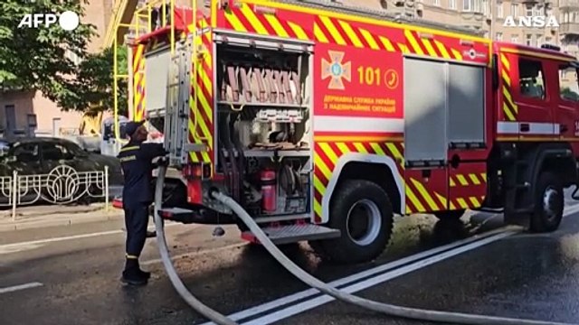 Ucraina, tra le strade di Kiev dopo il massiccio attacco russo