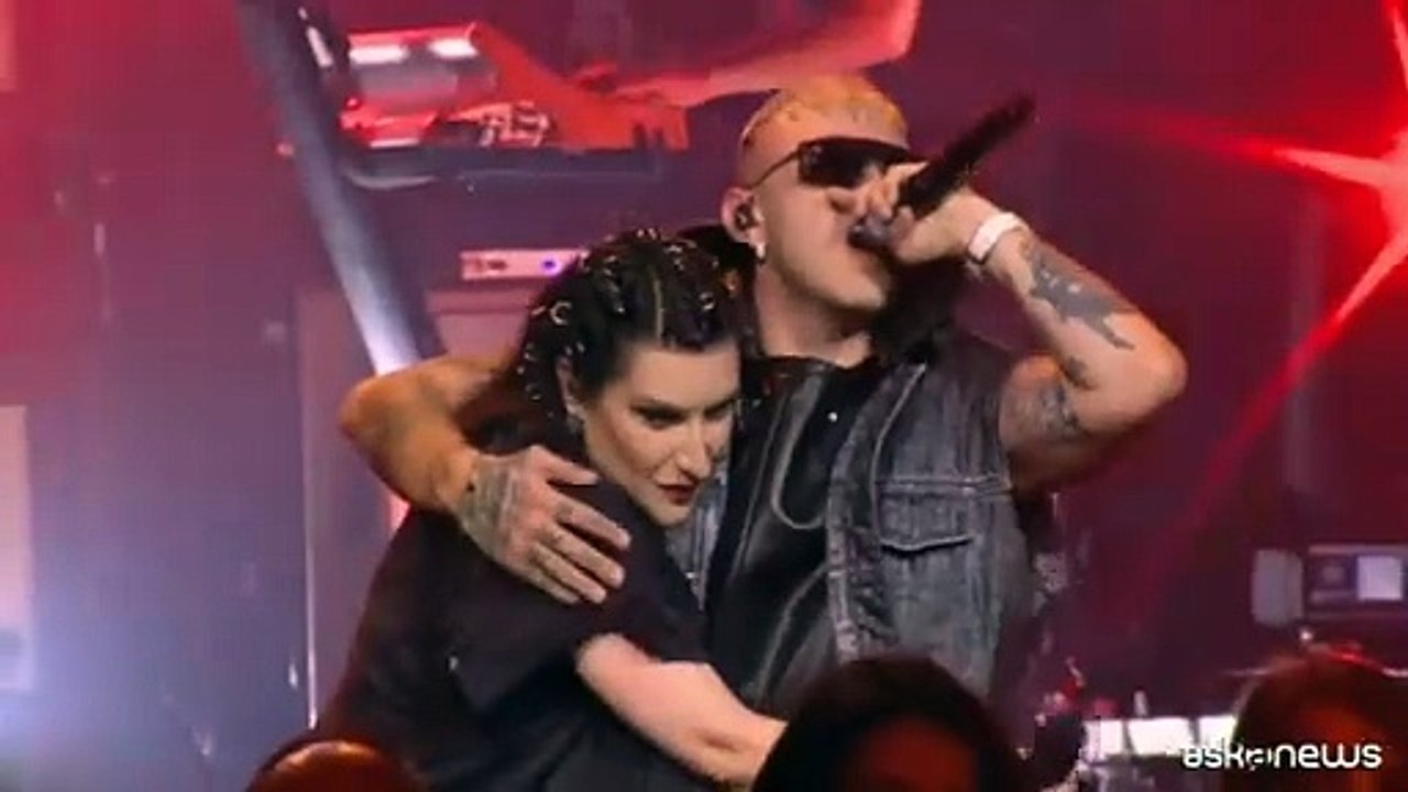 Lazza a San Siro, tra rap, famiglia, tanti amici e il Milan