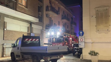 Cade un cornicione, attimi di paura al Ghetto