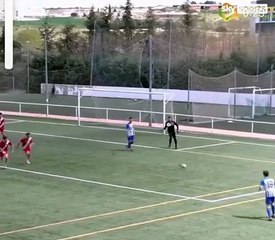 Quand l'entraineur de foot met fin à une contre-attaque et se fait expulser