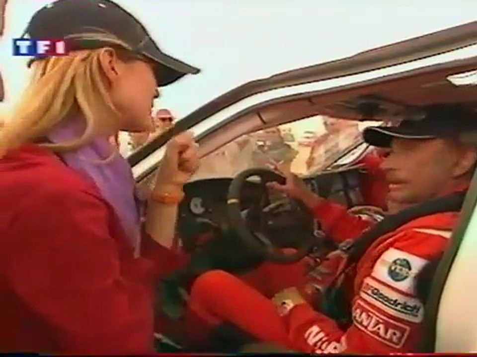 Johnny Hallyday – Arrivée au Rallye de Tunisie (Optic 2000) | Journal de TF1 – 14 Avril 2001