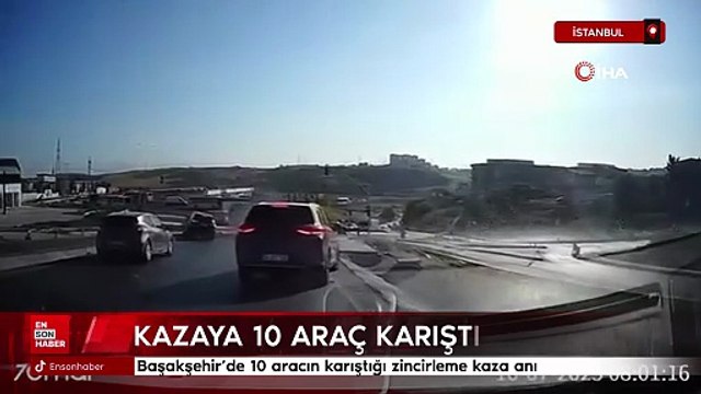 Başakşehir’de 10 aracın karıştığı zincirleme kaza anı
