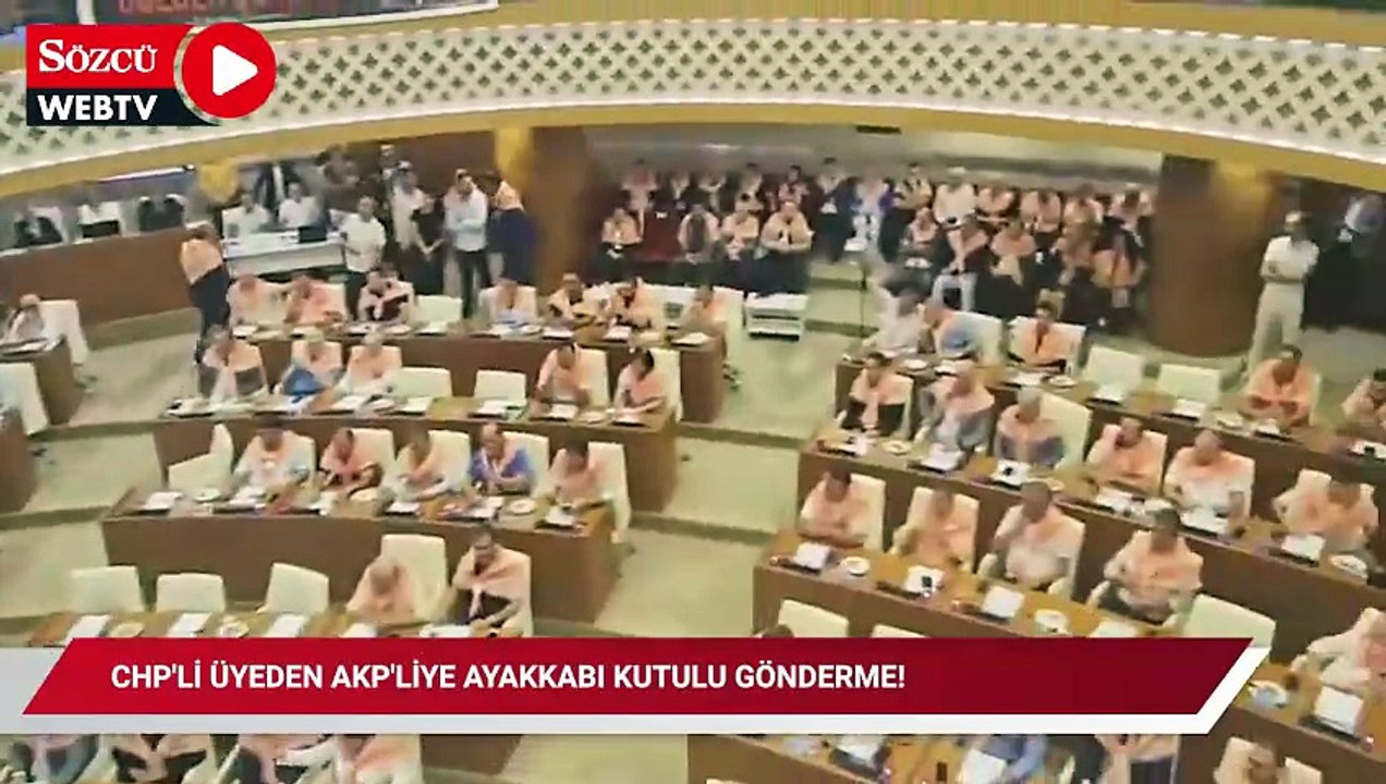 CHP'li Mehmet Balık, Böcek'i eleştiren AKP grup sözcüsüne ayakkabı kutusu verdi
