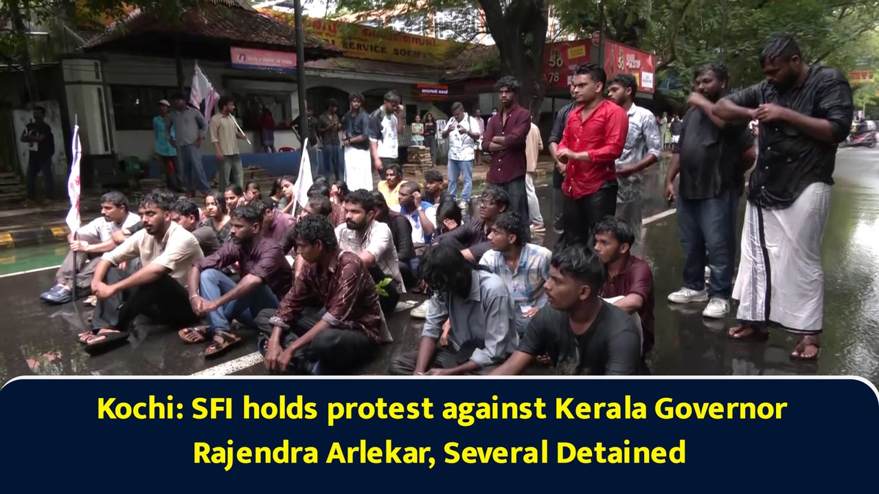 Kochi: SFI holds protest against Kerala Governor Rajendra Arlekar, Several Detained