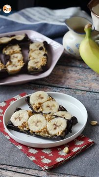 Mini barras de banana, manteiga de amendoim e chocolate, ultra saborosas e sem adição de açúcar!