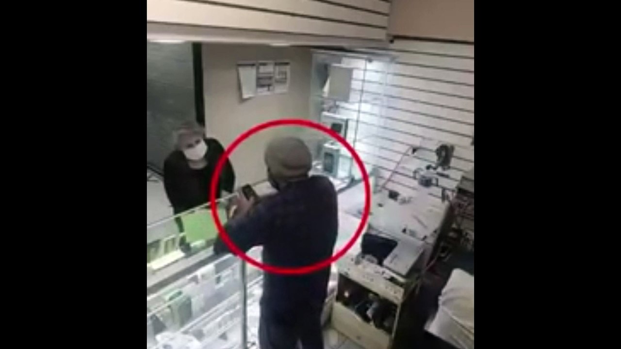 El celular no estaba mal: Abuelita solo quería hablar con sus hijos, pero ellos la ‘bloquearon’ (Video)