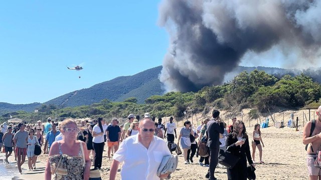 Castiglione della Pescaia, incendio nel campeggio Santapomata: pineta in fiamme, fuga in spiaggia