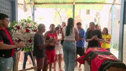 Doloroso Adeus: Emoção marca despedida à vítima de brutalidade em Olinda - Busca por Justiça no misterioso assassinato de Edmilson Costa