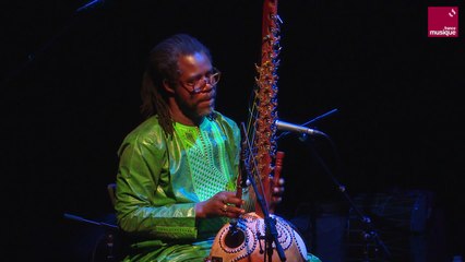 Stranded Horse et Boubacar Cissokho : Sous pieds d'camelias (reprise de Maxime Laope)