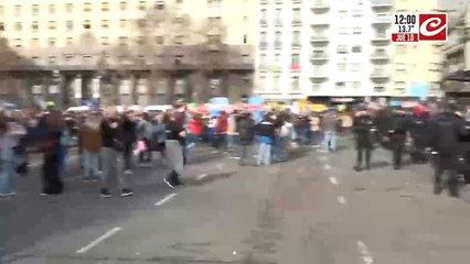 Jueves caliente el en Congreso: manifestantes cortan la calle