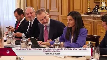 La Reina Letizia elige un look 'working girl' para retomar su agenda