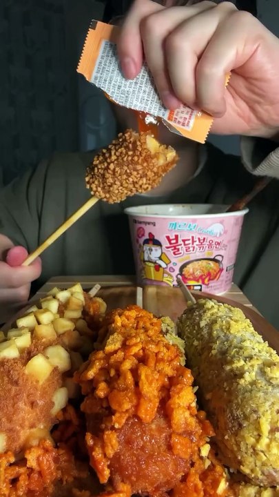 Follow for more ASMR videos🌮🍟 Credits: @wa.goo.mon #mukbang #asmr #fastfood #asmreating